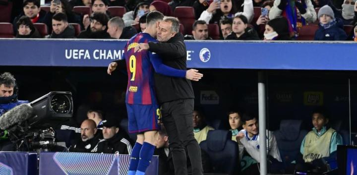  巴塞罗那俱乐部迎来稳定新篇章，拉波尔塔成功连任主席；弗里克与莱万多夫斯基续约前景明朗，球队核心力量有望延续。 体育新闻