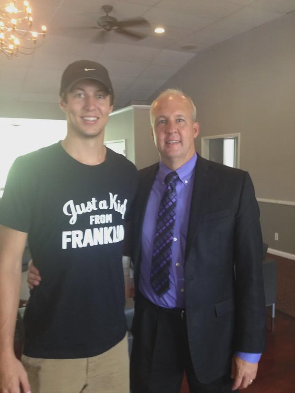  湖人新援左手神射手；其实生活中却是右撇子。 体育新闻