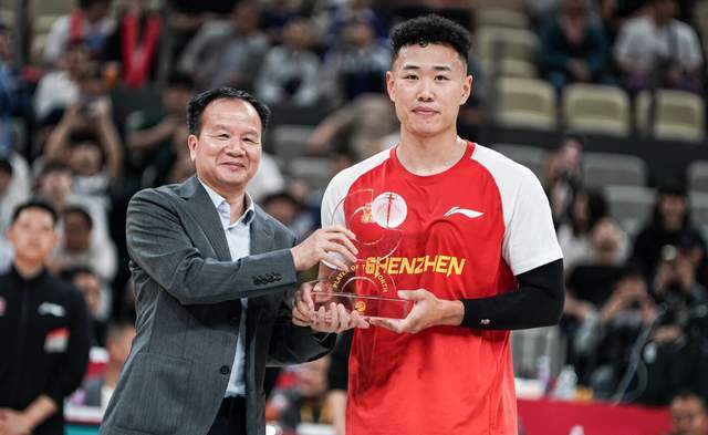  突破瓶颈的心理跃迁：从边缘人到领袖的进阶之路 情感心理