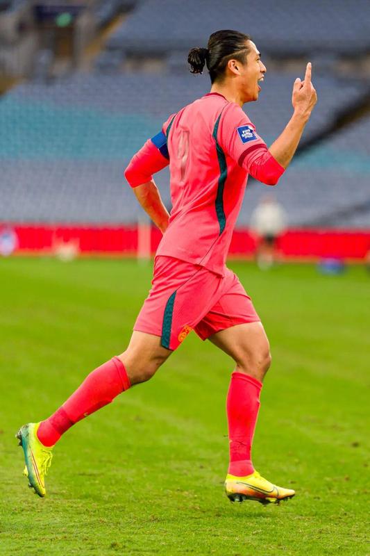  【深度解析】从荷甲破门到金球加冕：张玉宁的成长技术图谱与战术价值 体育新闻