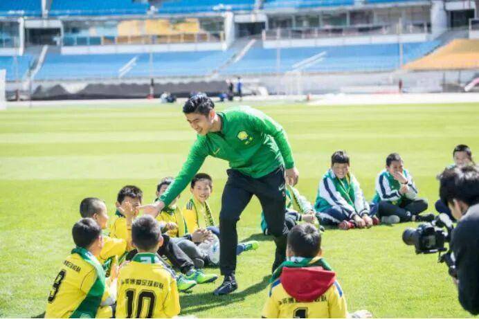  【深度解析】从荷甲破门到金球加冕：张玉宁的成长技术图谱与战术价值 体育新闻