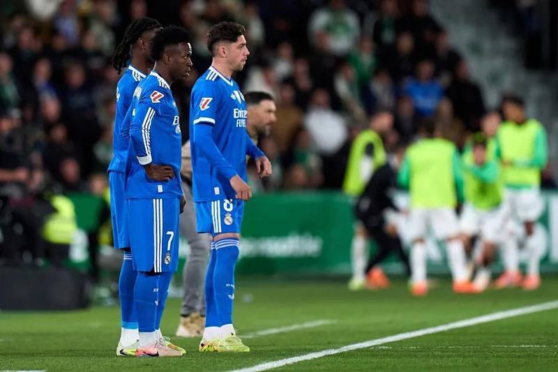  【战术复盘】皇马中场的压力测试：一次关于「全能适配」的极限验证 体育新闻