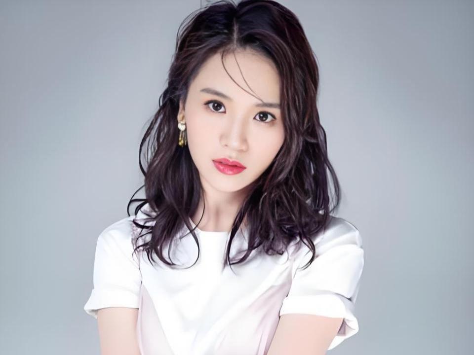  从选秀冠军到幸福母亲：黄英曹帅十一年的「分工经济学」 情感心理