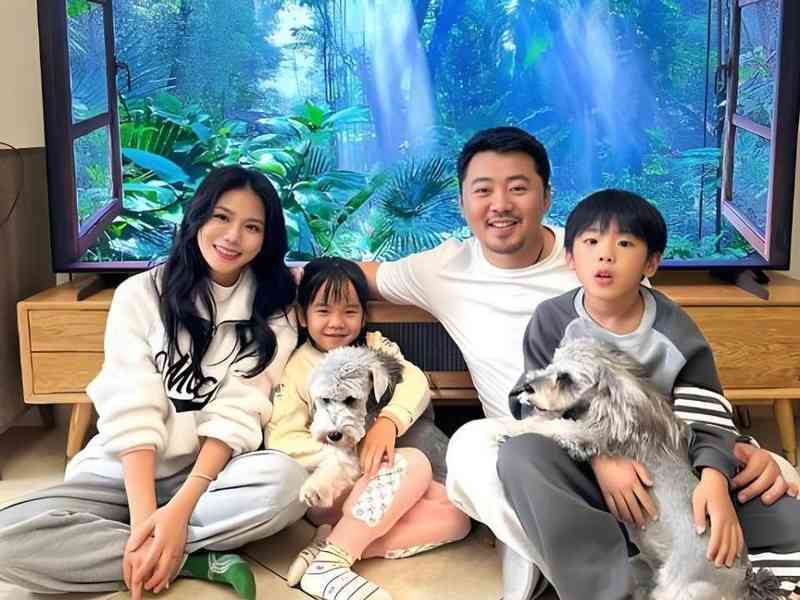  从选秀冠军到幸福母亲：黄英曹帅十一年的「分工经济学」 情感心理