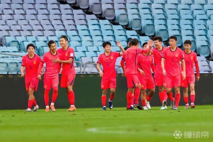 热身赛困局：国足以赛代练的现实挑战与深层逻辑 体育新闻