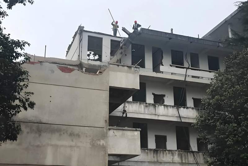  预制板房困局：建筑结构缺陷与居住品质危机的深度解码 房产家居