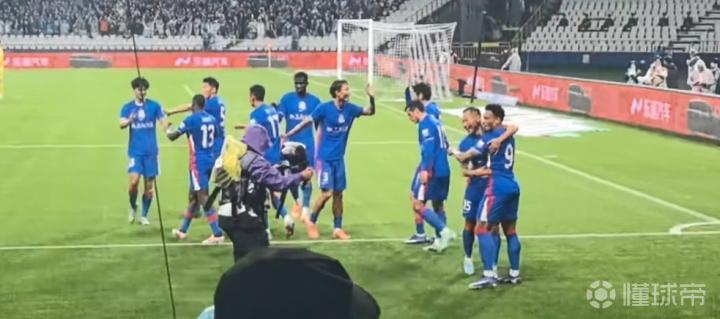  技术笃定与战术自信：解码斯卢茨基的德比决策逻辑 体育新闻